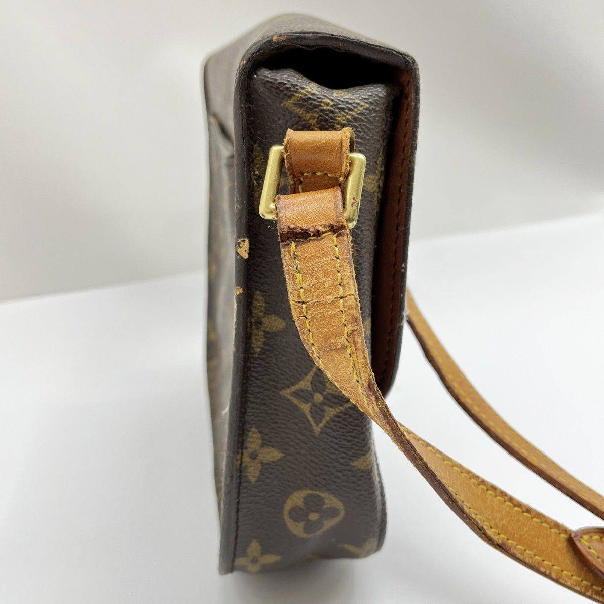 Louis Vuitton Shoulder Bag Monogram Saint-Cloud Mold Strap Deterioration — view 4