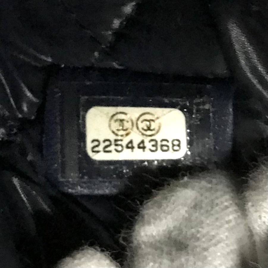 Chanel Quilted Lambskin CC Logo Clutch Navy — view 9