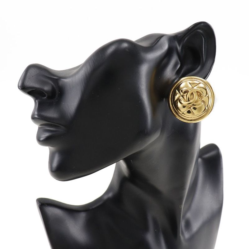 Chanel Coco Mark Quilted Vintage Gold Plated 27.8 g Earrings — view 3