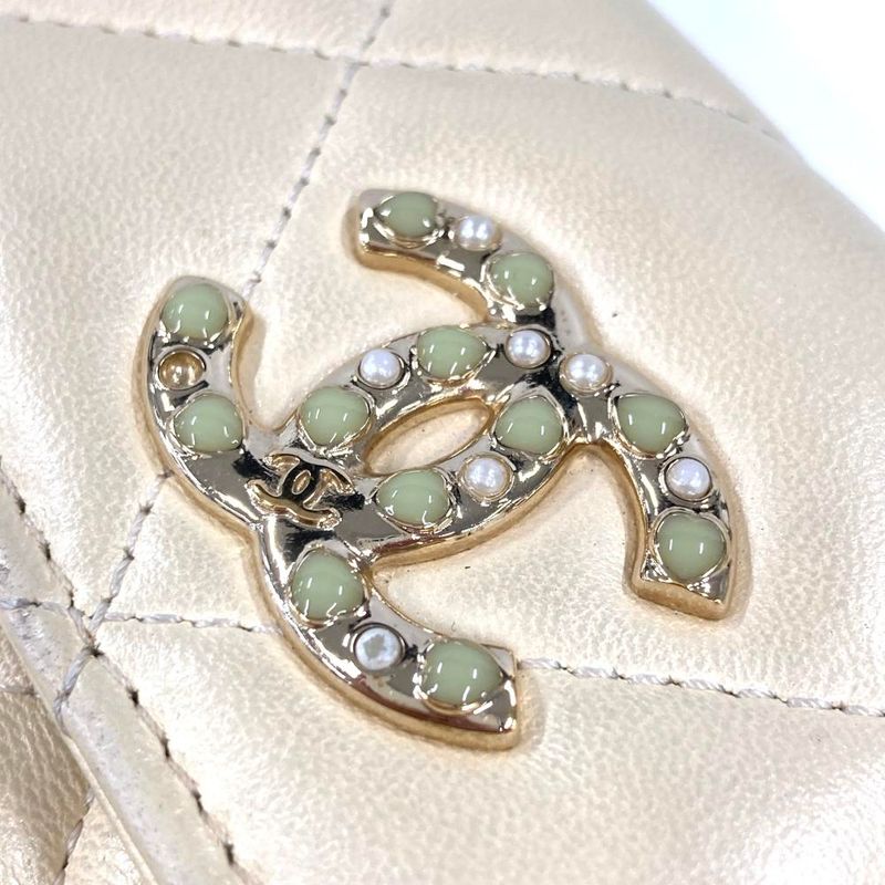 Chanel Quilted Trifold Wallet Lamb Skin Ap2809 White Gold Hardware Coco Pearl — view 5