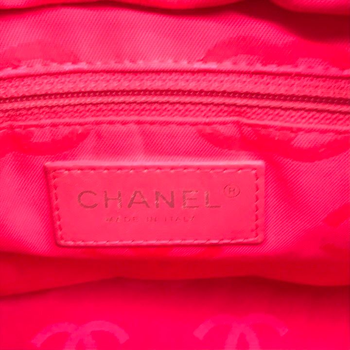Chanel CC Logo Cambon Leather Patent Mini Hand Tote Black — view 9