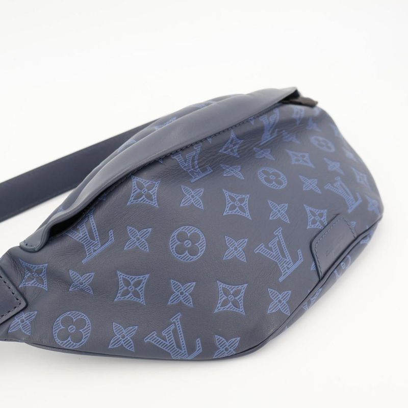 Louis Vuitton Bag Monogram Shadow Discovery Bum PM — view 7