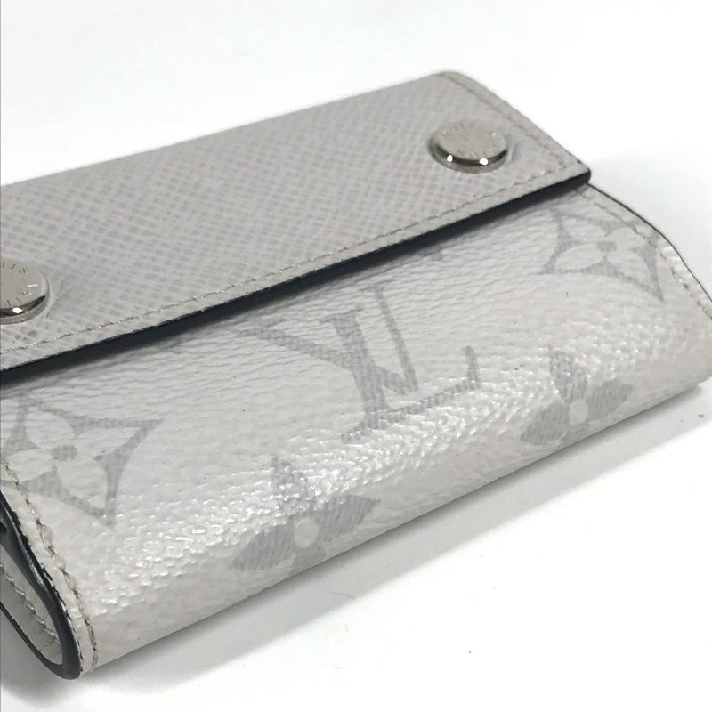 Louis Vuitton Trifold Wallet Discovery Compact Taiga Leather — view 3