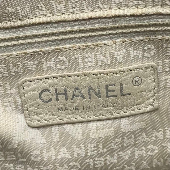 Chanel Lambskin Leather Knit Hand Ivory Shoulder Bag — view 8