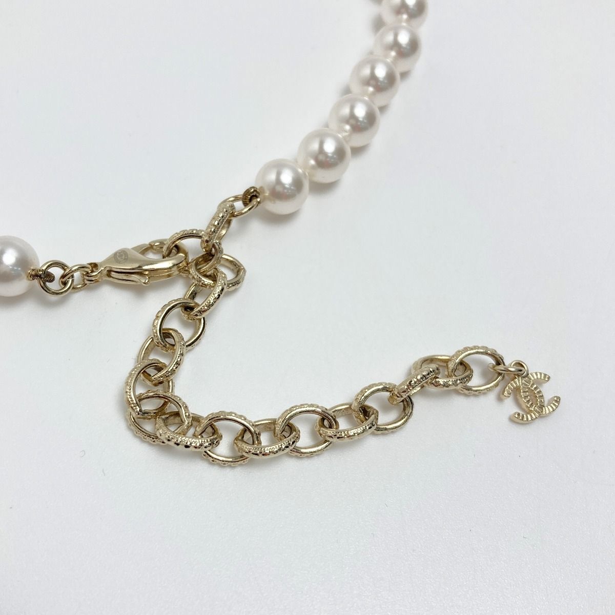 Chanel Coco Mark Heart Motif Necklace A21 P Champagne Gold Faux Pearl — view 4