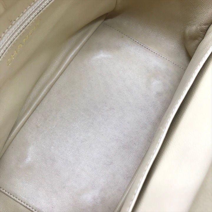 Chanel CC Logo Quilted Chain Tote Hand Ivory — view 8
