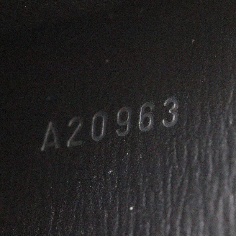 Louis Vuitton Pochette Arche 2-Way Clutch Epi Leather Noir Black — view 9