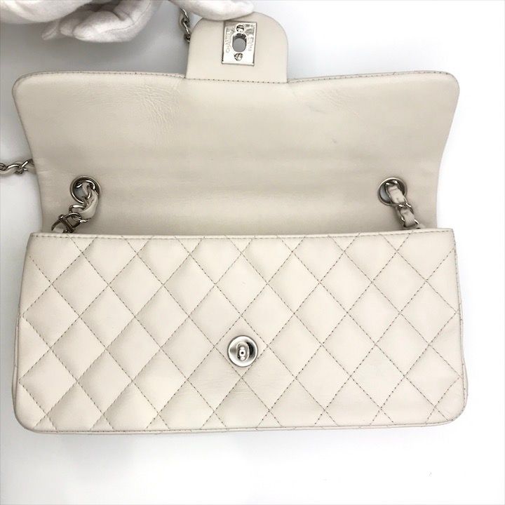 Chanel CC Logo Turnlock Lambskin Chain Shoulder Bag White Purse — view 7