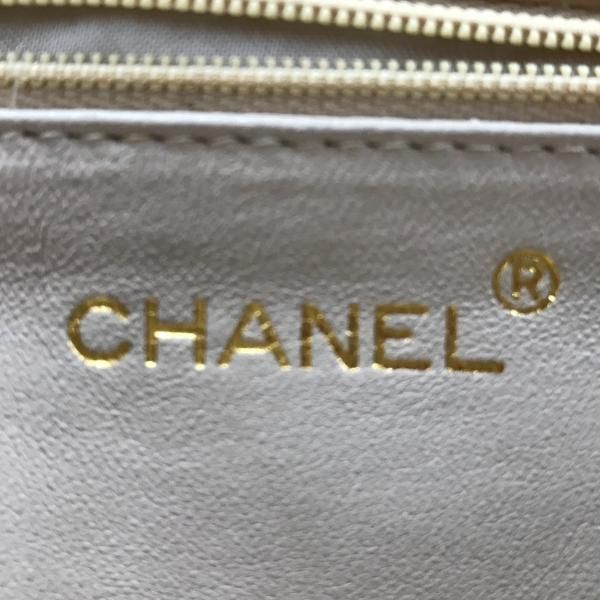 Chanel Quilted Chain Hand Bag Beige — view 8