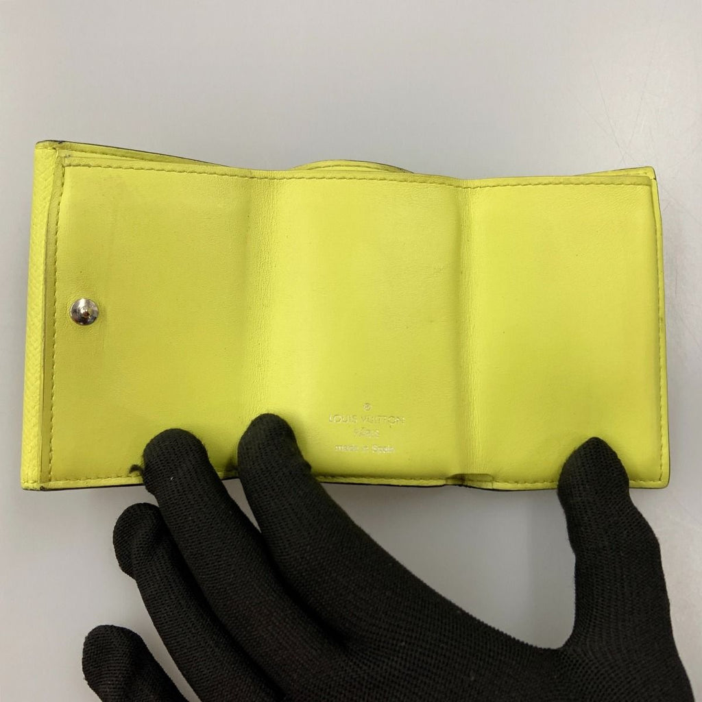 Louis Vuitton Yellow — view 7