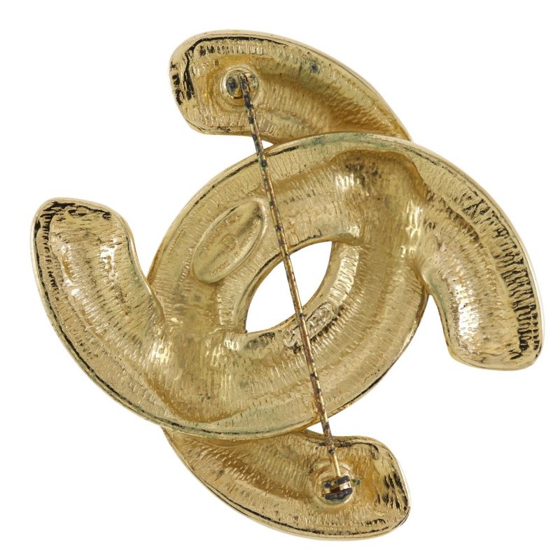 Chanel Coco Mark Quilted Gold Plated 31.4 g Brooch — view 3