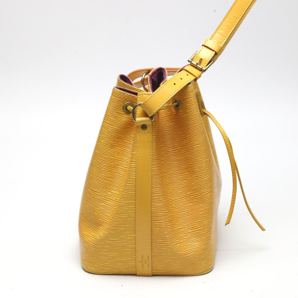 Louis Vuitton Epi Drawstring Shape Shoulder Bag Petite Noe — view 3