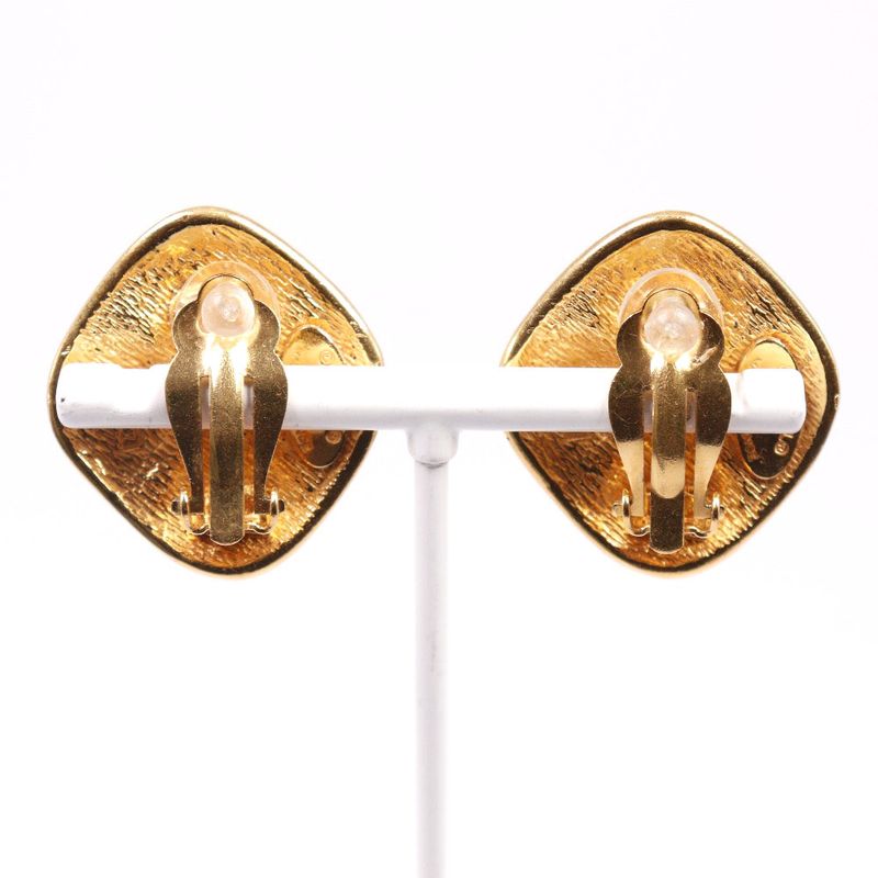 Chanel Rhombic Shape Quilted Vintage Gold Plated 15.2 g Earrings — view 4