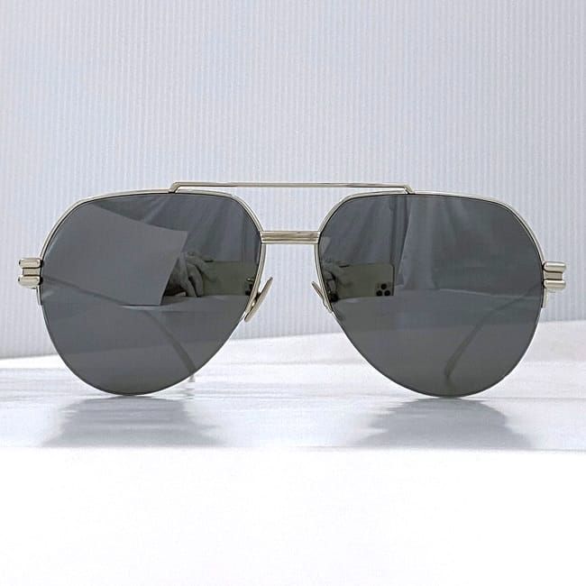 Bottega Veneta Sunglasses Silver Gray Mirror — view 3