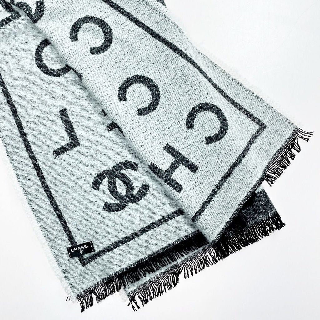 Chanel Stole Gray Coco Mark 82% Cashmere 18% Silk — view 2