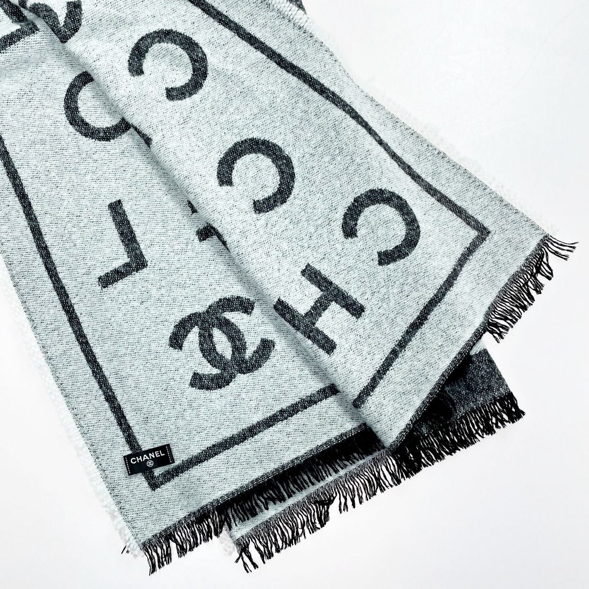 Chanel Stole Gray Coco Mark 82% Cashmere 18% Silk — view 2