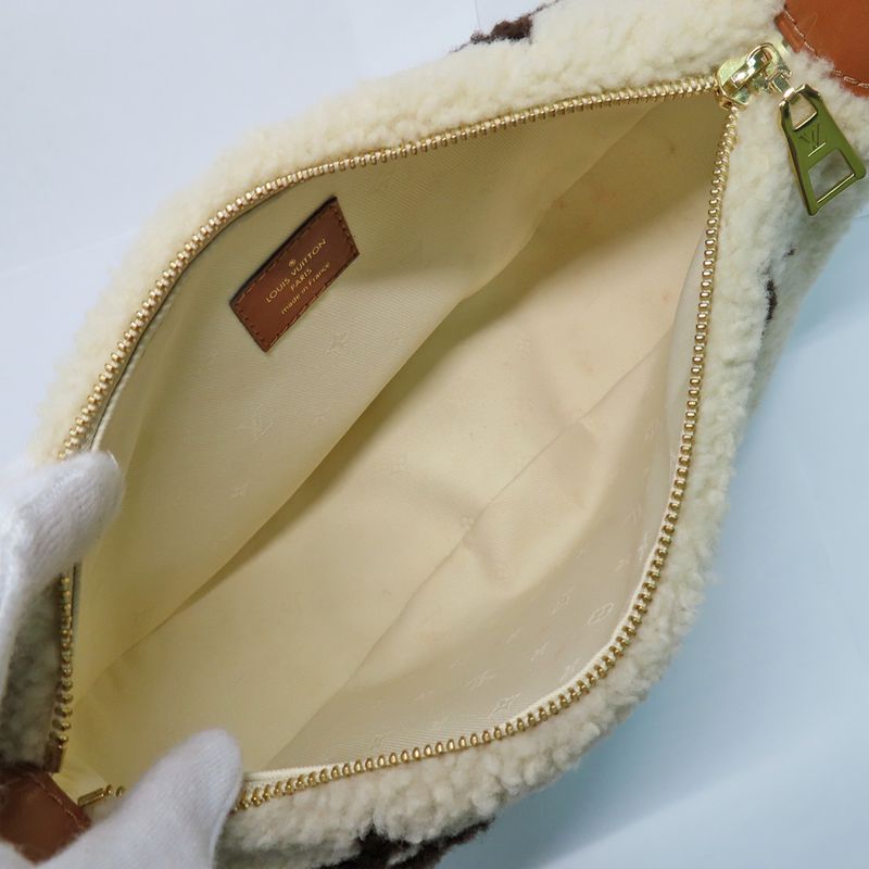 Louis Vuitton SKI Oberzam Monogram Giant Bag 2-Way Shearling — view 6