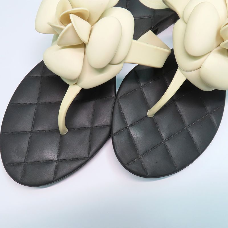 Chanel Camellia Beach Sandals Flat Heel 35 Black White Rubber Thong — view 6