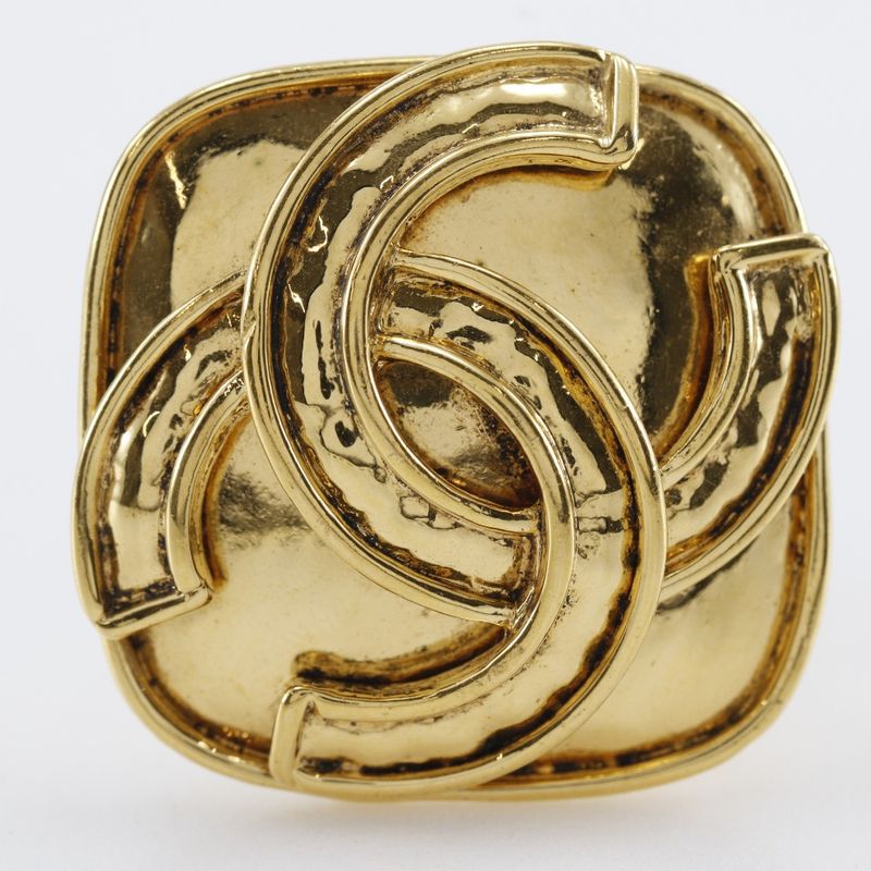 Chanel Coco Mark Vintage Gold Plated 94 P 24 g Earrings — view 6
