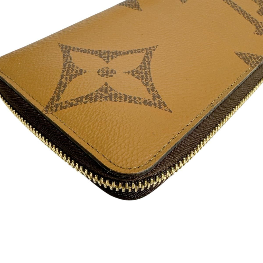 Louis Vuitton Monogram Giant Long Wallet Zippy — view 7