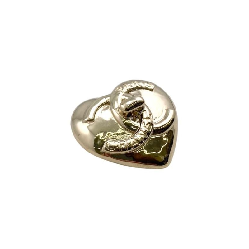 Chanel Brooch Heart Motif Ab9129 — view 4