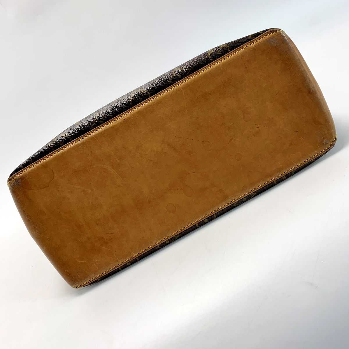 Louis Vuitton Monogram Hippo Piano Brown Handbag Gold Hardware — view 3