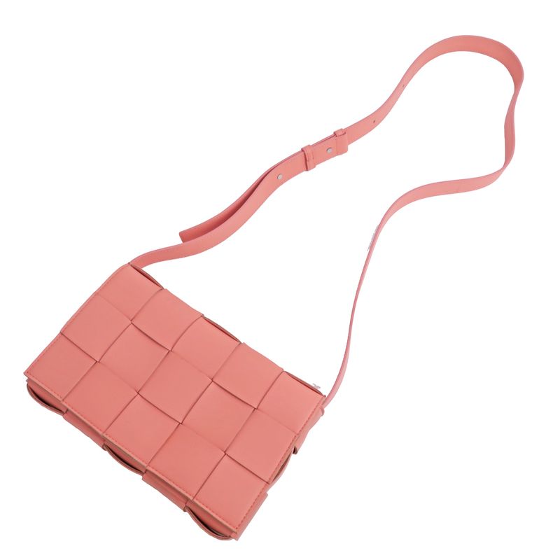 Bottega Veneta Cassette Shoulder Bag Maxi Intrecciato Pink — view 9