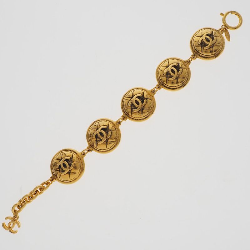Chanel Coco Mark Quilted Vintage Gold Plated 71.2 g Bracelet — view 7